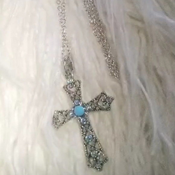💃Dazzling Cross Shaped Pendant Chain Necklace.🌴 - Picture 8 of 9